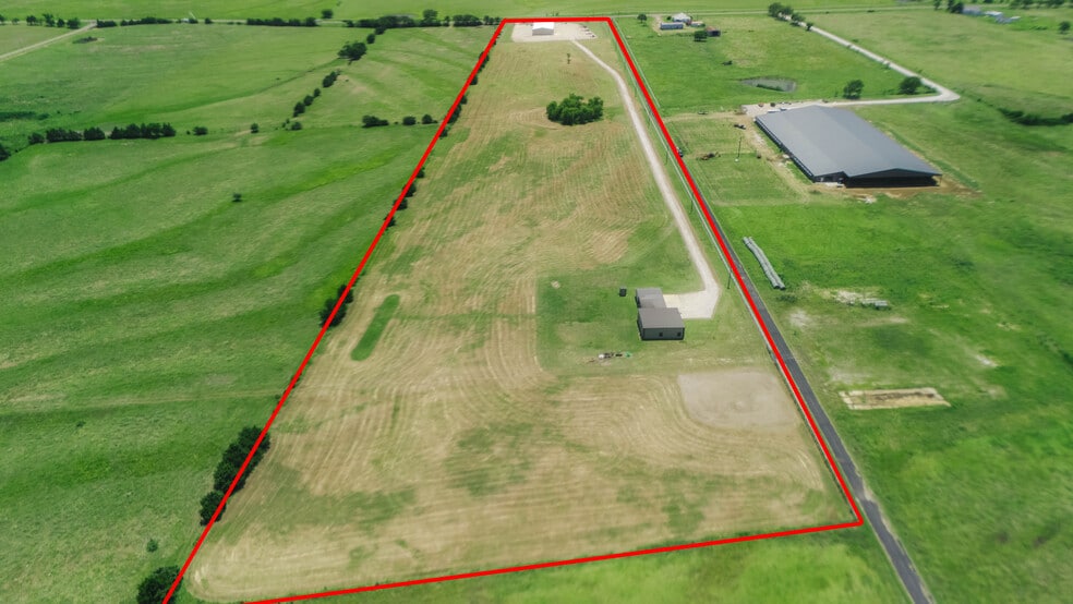 More Photos Of 20548 FM 901 Rd, Gordonville Flex For Sale