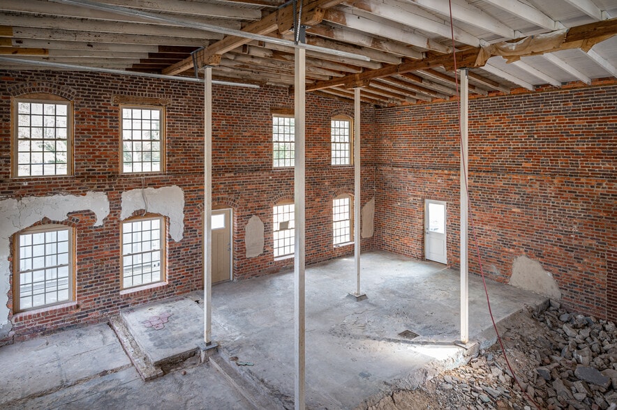 More Photos Of 313 S Government St, Lincolnton Office For Sale