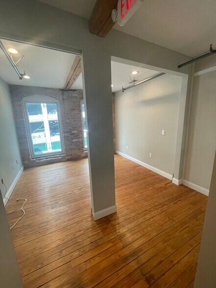 More Photos Of 120 N Laurens St, Greenville Office For Lease