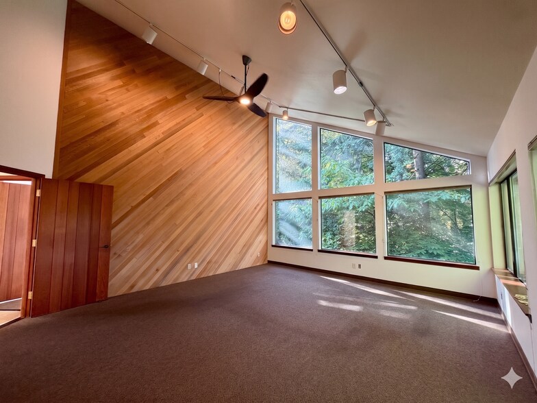 More Photos Of 2700 SE Harrison St, Milwaukie Office For Sale