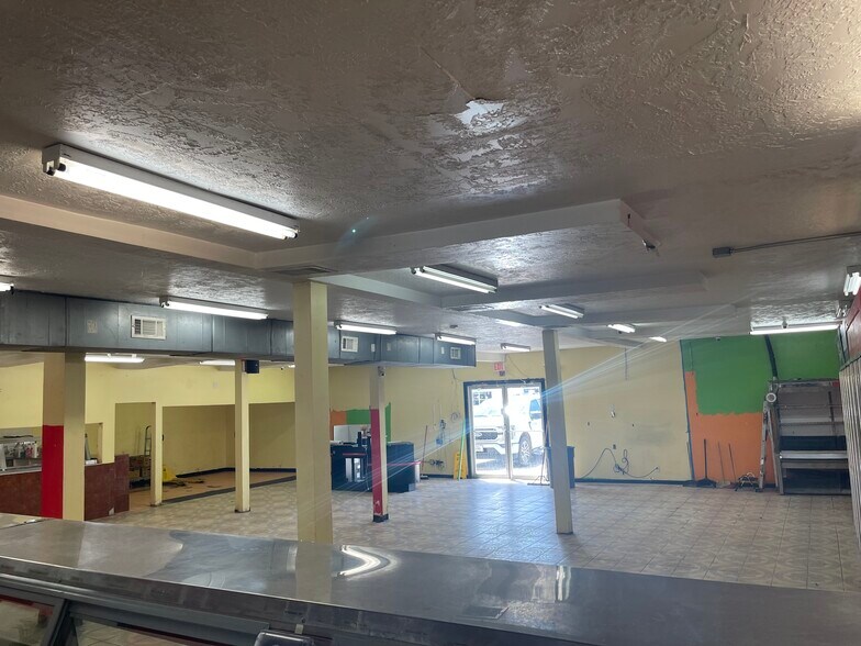 More Photos Of 1006 12th St, Hempstead Restaurant For Lease