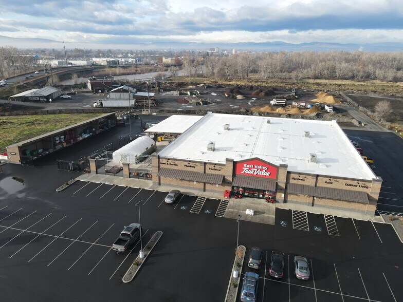 More Photos Of 104 Butterfield Rd, Yakima General Retail For Sale