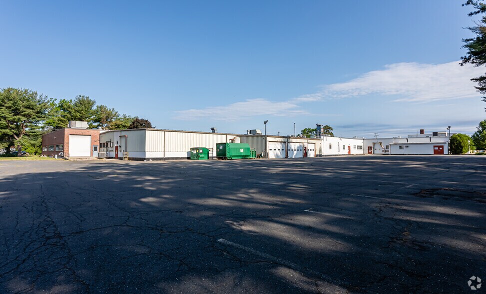 More Photos Of 109 Apremont Way, Westfield Manufacturing For Lease