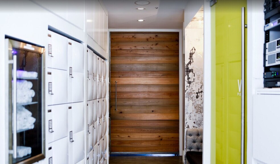 More Photos Of 1 Gansevoort St, New York Storefront For Lease