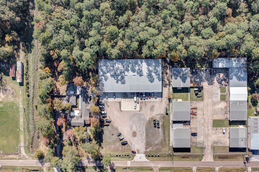 More Photos Of 21820 E Wallis Dr, Porter Warehouse For Lease