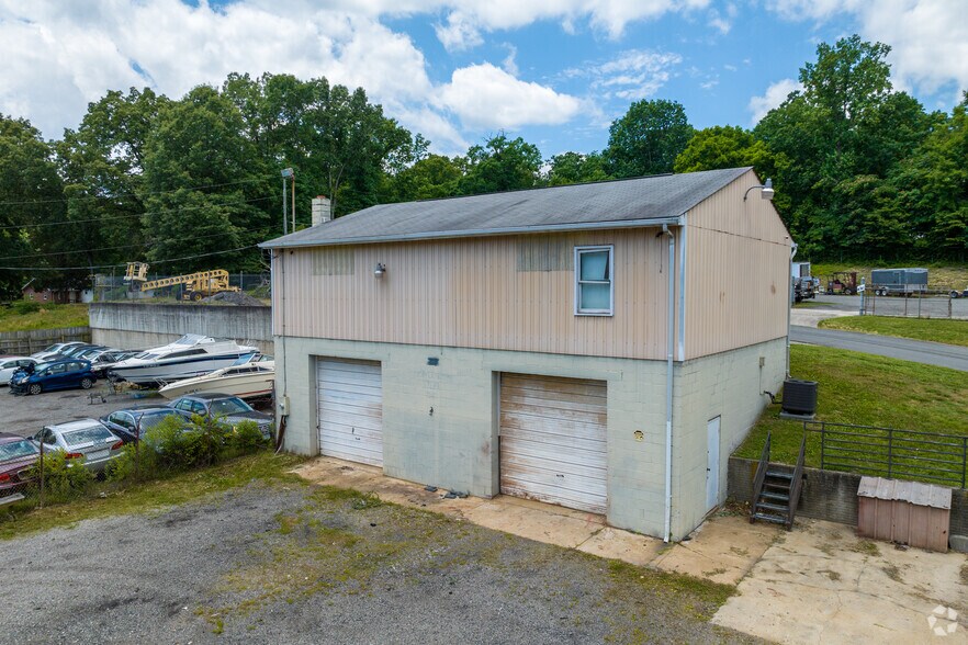 More Photos Of 14401 Pine Ln, Woodbridge Warehouse For Sale