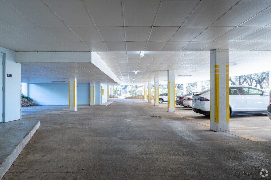 More Photos Of 8834 N Capital of Texas Hwy, Austin Office For Lease