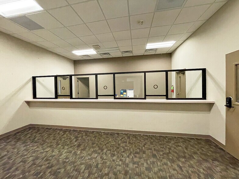 More Photos Of 201 Saint Louis St, Mobile Office For Sale