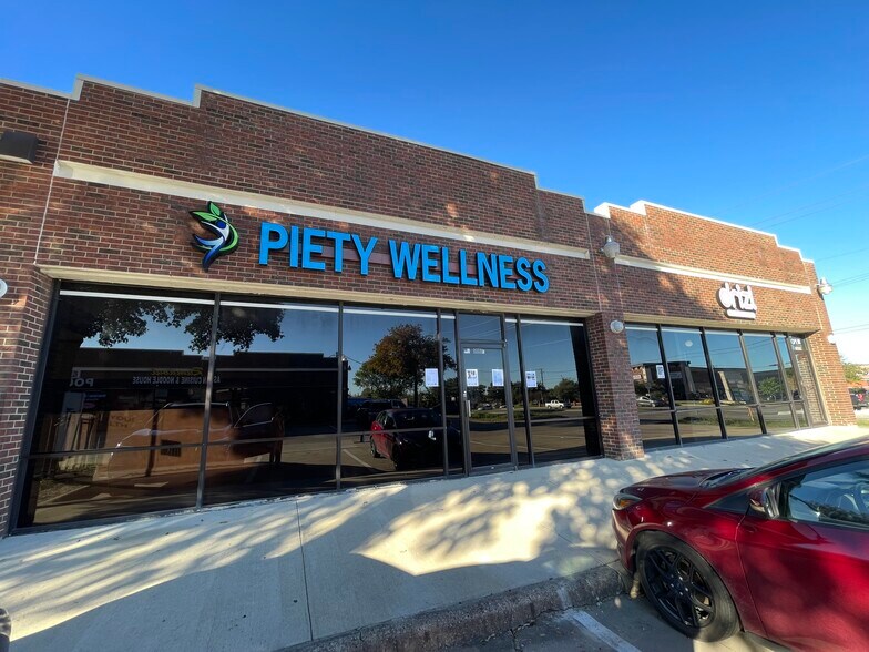 More Photos Of 8600-8602 State Highway 66, Rowlett Unknown For Sale