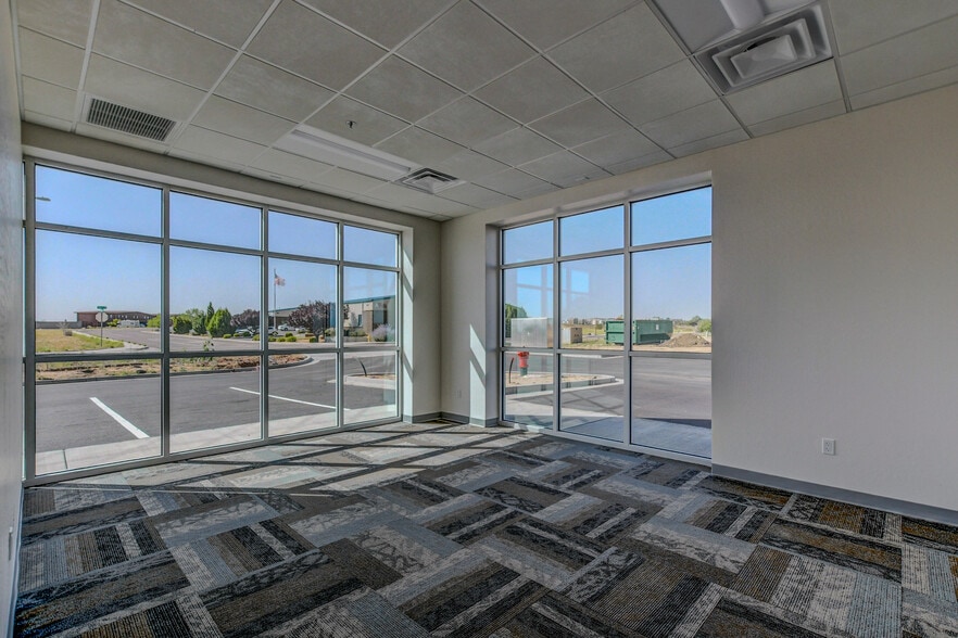 More Photos Of 2222 Cirrus Dr, Prescott Warehouse For Lease