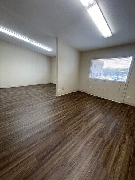 More Photos Of 456 W Frontage Rd, Northfield Office For Sale