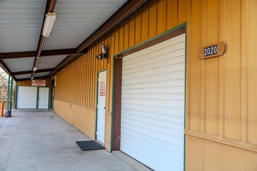 More Photos Of 2020 Fort Worth Hwy, Weatherford Freestanding For Sale