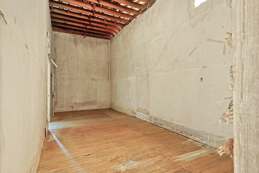 More Photos Of 125 S Waco St, Hillsboro Office For Lease