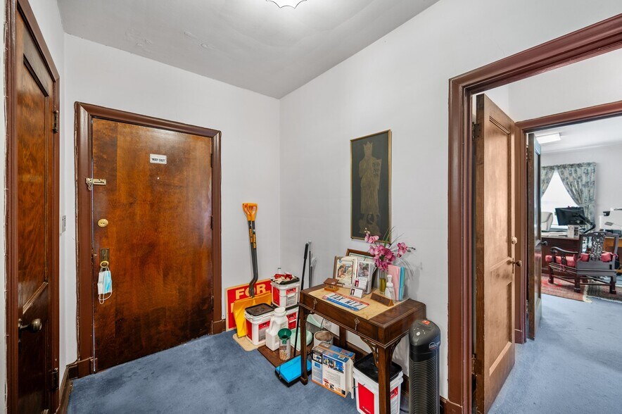 More Photos Of 16903 Fischer Rd, Cleveland Office For Sale