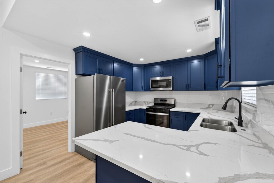 More Photos Of 678 E 45th St, Los Angeles Multifamily For Sale