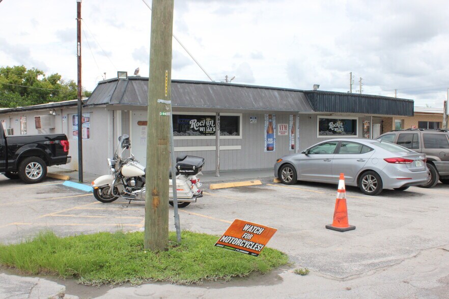 More Photos Of 4403 Buena Vista Ln, Holiday Bar For Sale