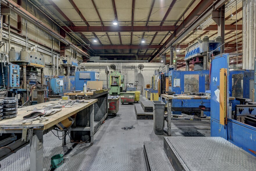 More Photos Of 1901 Longwood Dr, Brenham Manufacturing For Sale