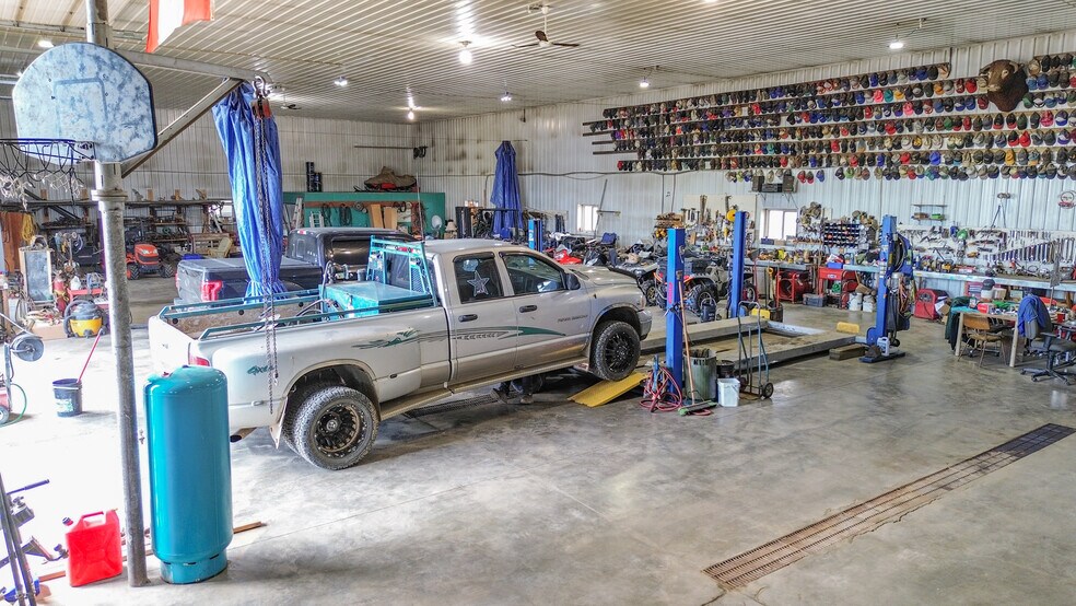 More Photos Of 40446 AB-56, Rochon Sands Service For Sale