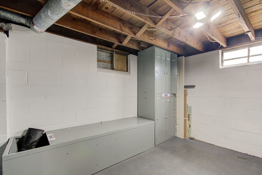 More Photos Of 4451 Old Allisonville Rd, Indianapolis Office For Sale