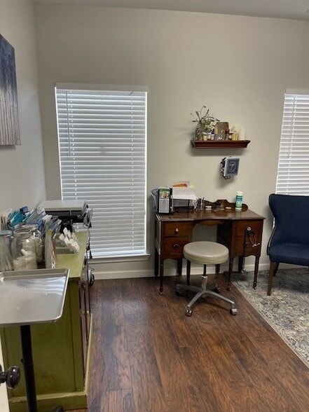 More Photos Of 215 North St, Denham Springs Office For Lease