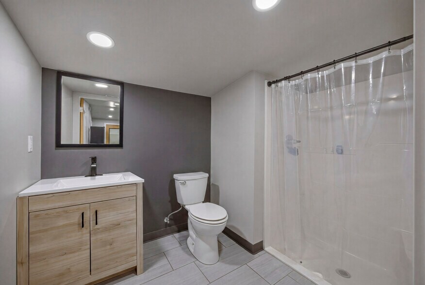 More Photos Of 2213 Henderson Loop, Richland Warehouse For Sale