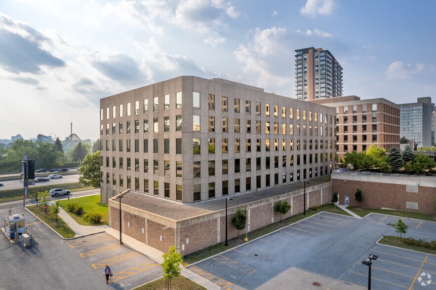 More Photos Of 25 Boul La Fayette, Longueuil Office Residential For Lease