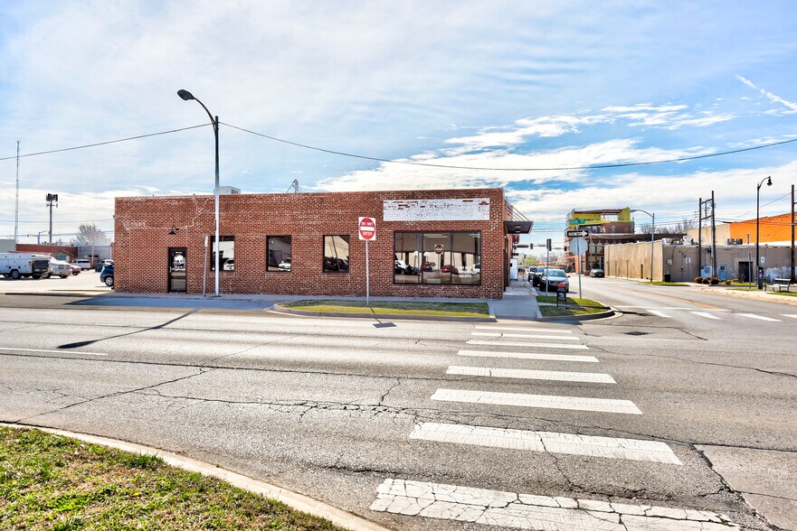 More Photos Of 121 N Crawford Ave, Norman Office For Lease