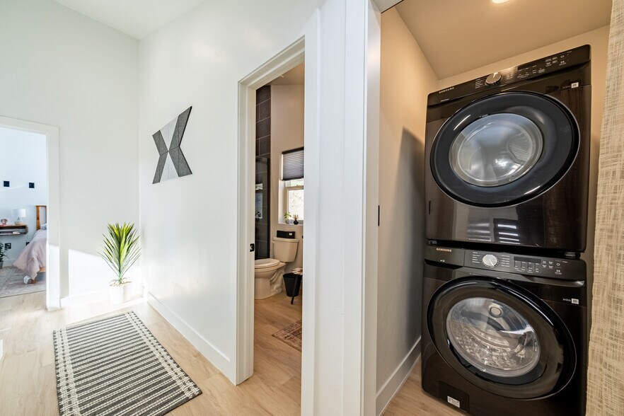 More Photos Of 342 Overlook Ln, Glendale Specialty For Sale