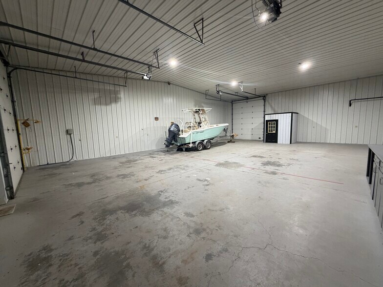 More Photos Of 1413 S Fraser St, Georgetown Showroom For Lease