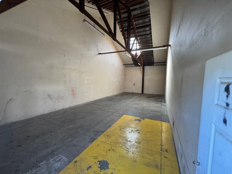 More Photos Of 610 N E St, Madera Warehouse For Lease