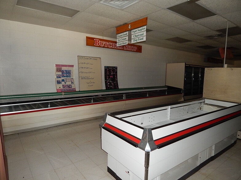 More Photos Of 6454 Highway 7, Bismarck Supermarket For Sale