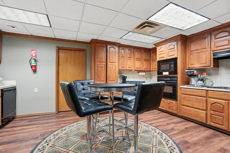 More Photos Of 14220 S Meridian Ave, Oklahoma City Warehouse For Sale