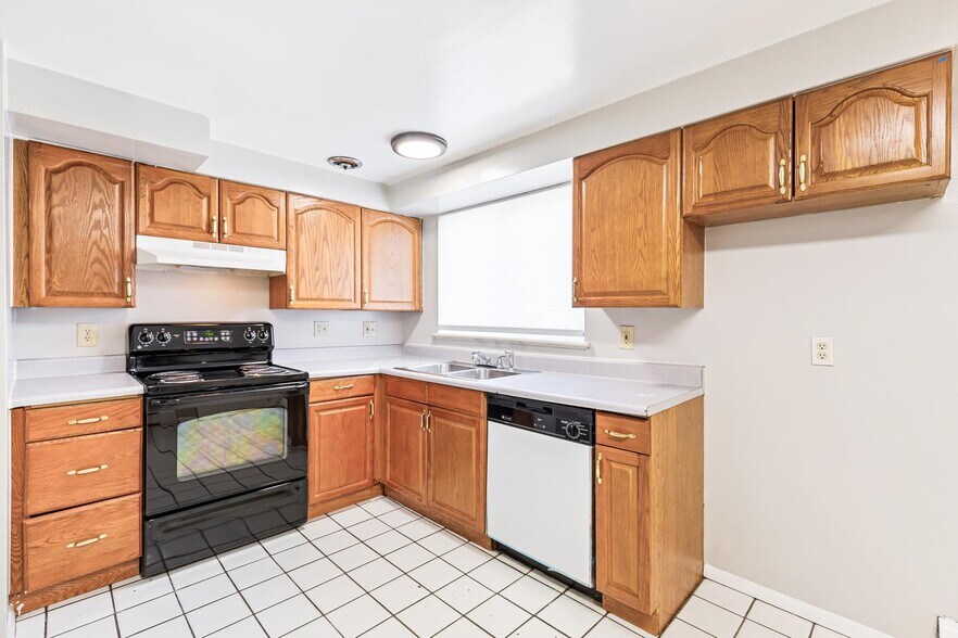 More Photos Of 1679-1695 Reed St, Lakewood Apartments For Sale