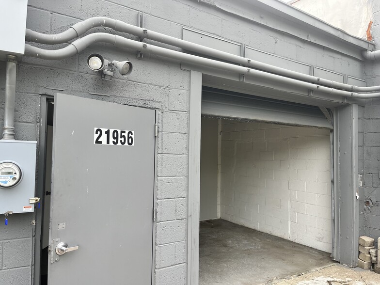 More Photos Of 21950-21956 Schoenherr Rd, Warren Warehouse For Lease