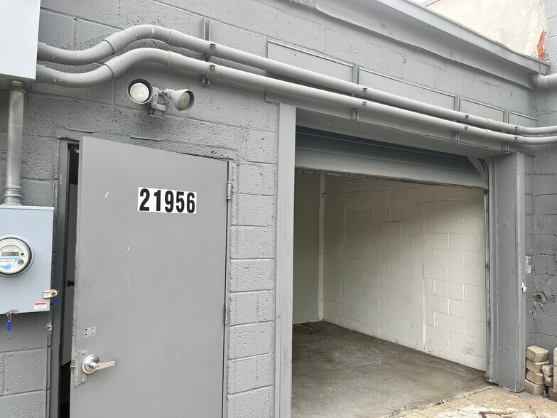 More Photos Of 21950-21956 Schoenherr Rd, Warren Warehouse For Lease
