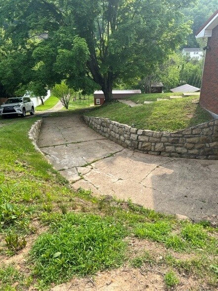 More Photos Of 5010 Washington St W, Cross Lanes Multifamily For Lease