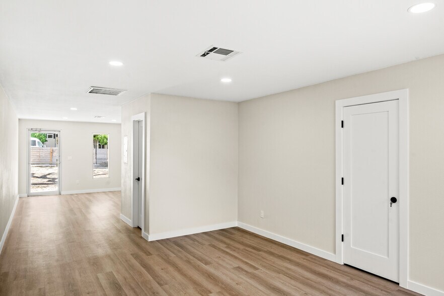 More Photos Of 715 W Hopkins St, San Marcos Daycare Center For Sale