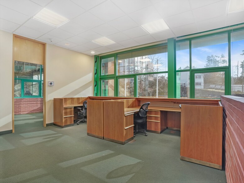 More Photos Of 263 Glenville Rd, Greenwich Storefront Retail Office For Lease