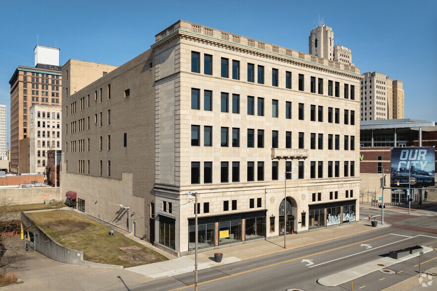More Photos Of 600 N Jefferson St, Toledo Office For Lease