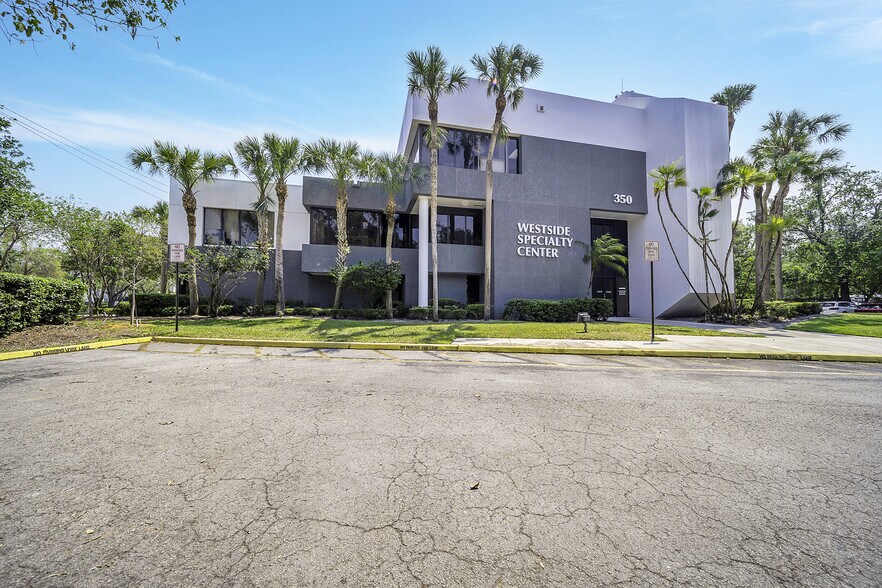 More Photos Of 350 N Pine Island Rd, Plantation Medical For Lease