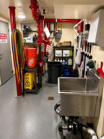 More Photos Of 7903 Roosevelt Ave, Jackson Heights General Retail For Sale