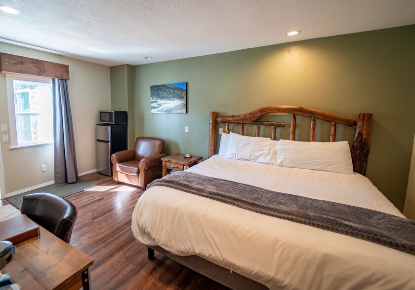 More Photos Of 808 Mineral Ave, Libby Hotel For Sale