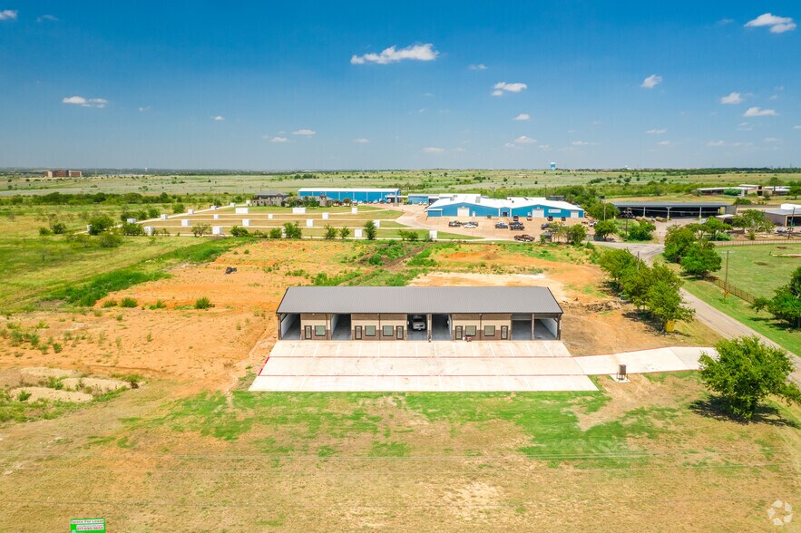 More Photos Of 3912 Williamson Rd, Crowley Unknown For Lease