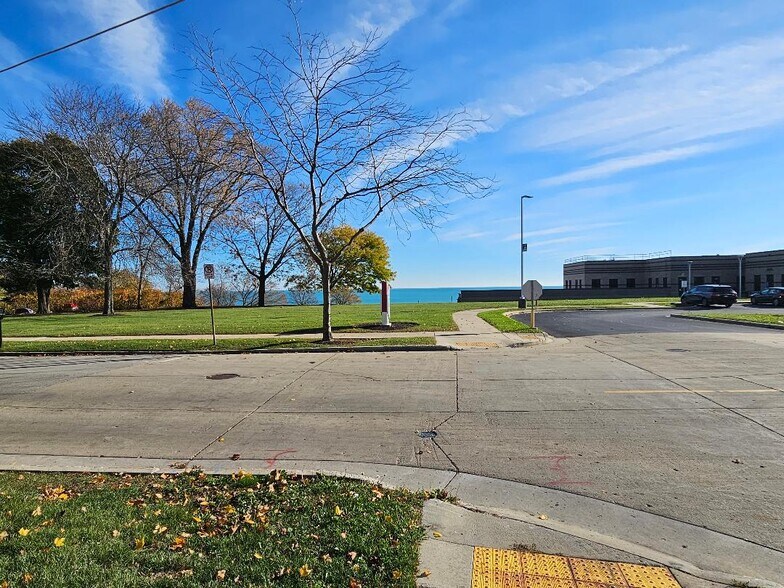 More Photos Of 840 Lake Ave, Racine Office For Sale