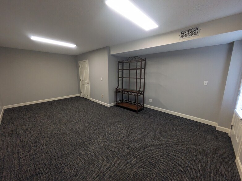 More Photos Of 545 Sherman St, Emporia Office For Lease