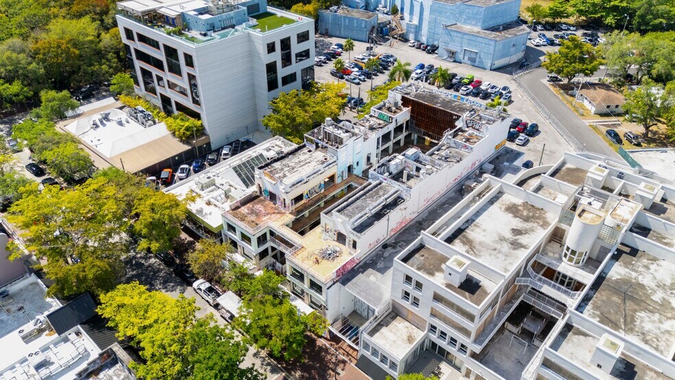 More Photos Of 3120-3138 Commodore Plz, Coconut Grove General Retail For Sale