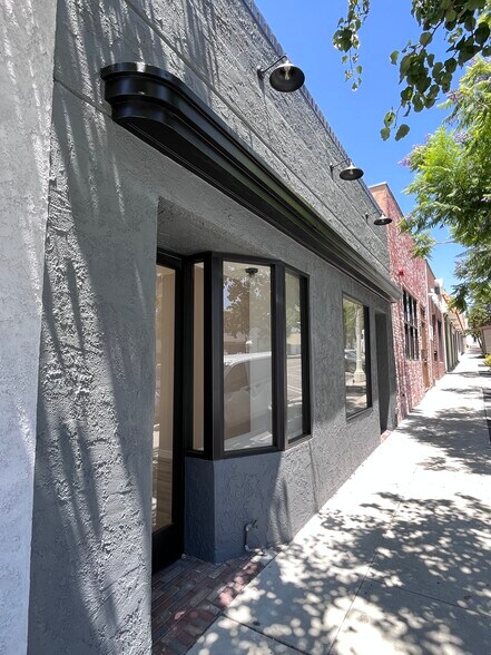 More Photos Of 10041 Commerce Ave, Tujunga Storefront For Sale