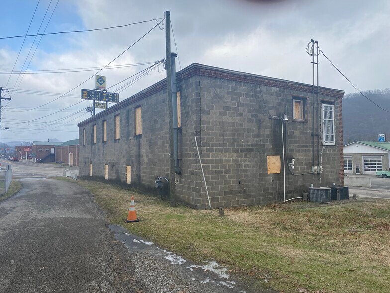 More Photos Of 9921 Maccorkle Ave, Charleston Storefront Retail Residential For Lease