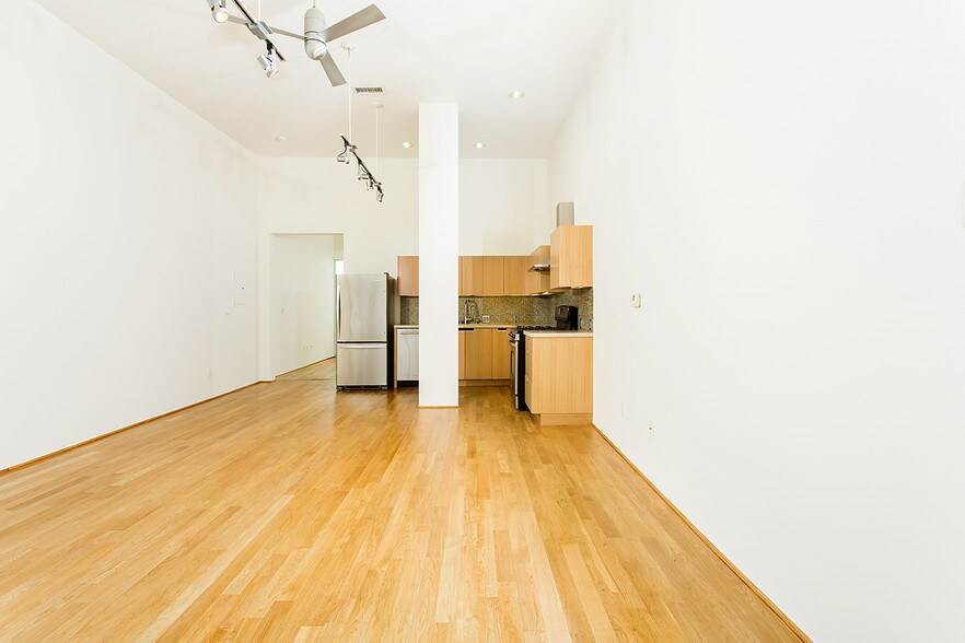 More Photos Of 8 Brooks Ave, Venice Apartments For Lease