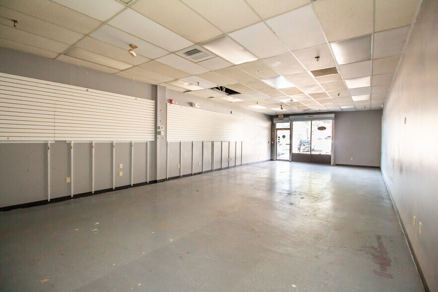 More Photos Of 560 Lincoln St, Worcester General Retail For Lease